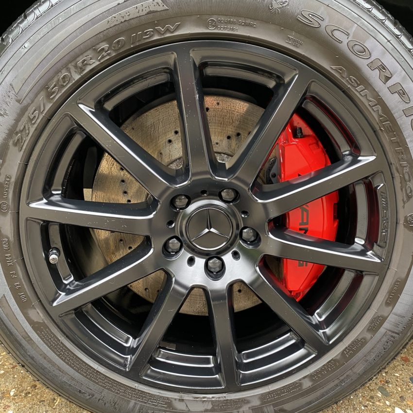 Restored appearance of Brabus wheels on Mercedes G63 AMG after cleaning.